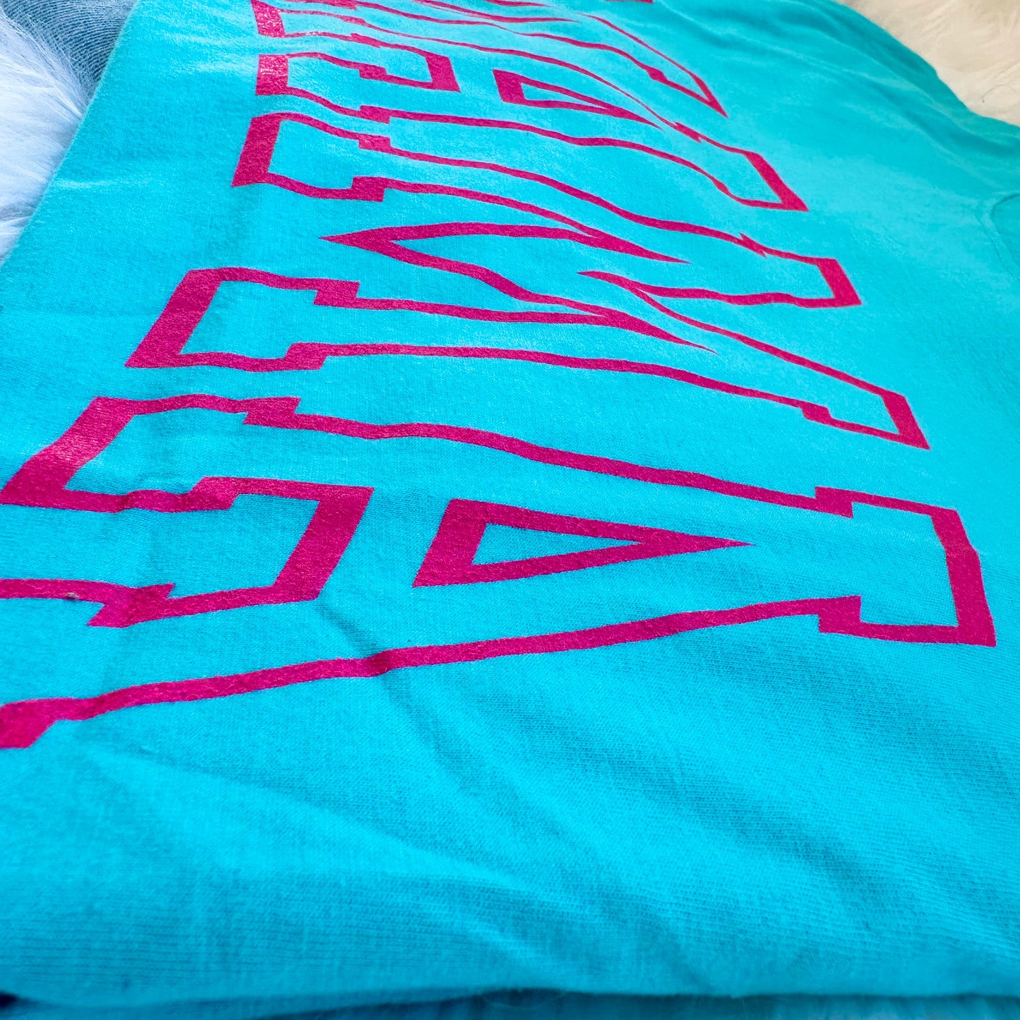 Teal MAMA shirt with bold pink letters up close